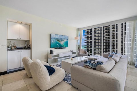 Condo in Miami Beach, Florida, 2 bedrooms  № 1923812 - photo 8