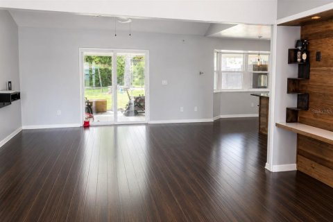 House in Deltona, Florida 4 bedrooms, 147.53 sq.m. № 2236856 - photo 13