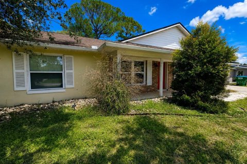 House in Deltona, Florida 4 bedrooms, 147.53 sq.m. № 2236856 - photo 5