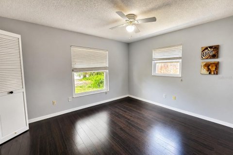 House in Deltona, Florida 4 bedrooms, 147.53 sq.m. № 2236856 - photo 29