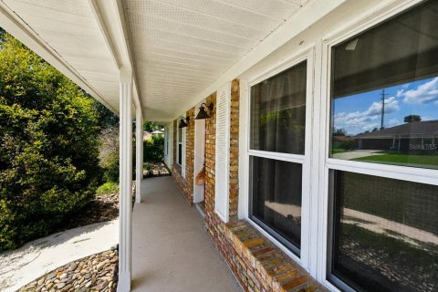House in Deltona, Florida 4 bedrooms, 147.53 sq.m. № 2236856 - photo 4
