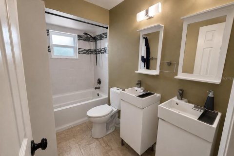 House in Deltona, Florida 4 bedrooms, 147.53 sq.m. № 2236856 - photo 22