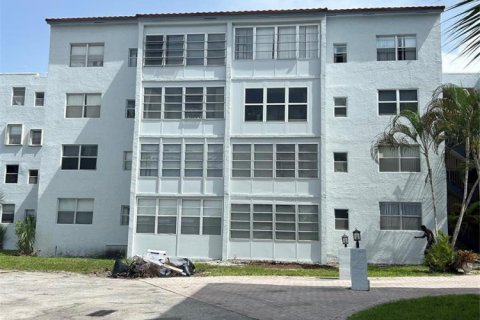 Condominio en venta en Lauderdale Lakes, Florida, 1 dormitorio, 77.57 m2 № 2083339 - foto 3