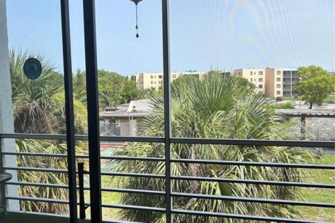 Condominio en venta en Lauderdale Lakes, Florida, 1 dormitorio, 77.57 m2 № 2083339 - foto 2