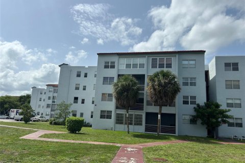 Condominio en Lauderdale Lakes, Florida, 1 dormitorio  № 2083339