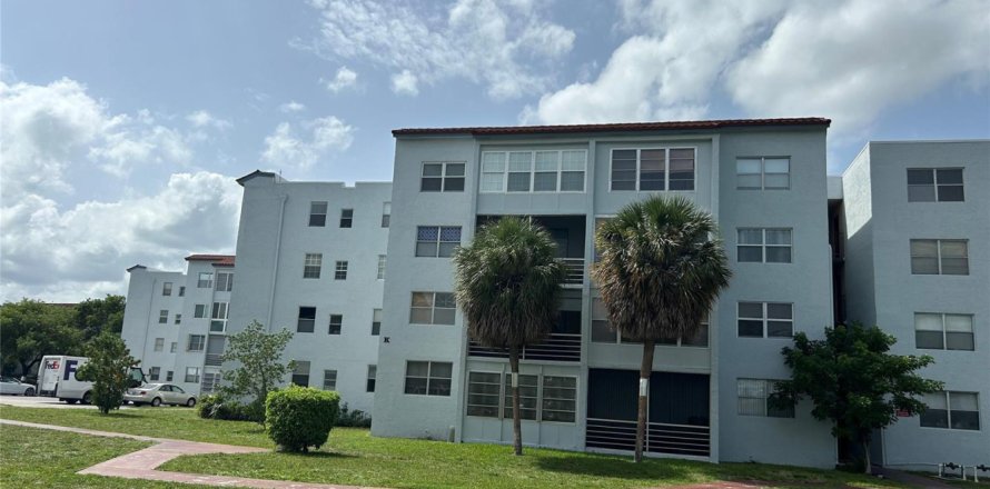 Condominio en Lauderdale Lakes, Florida, 1 dormitorio № 2083339
