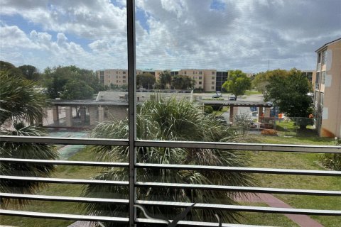 Condominio en venta en Lauderdale Lakes, Florida, 1 dormitorio, 77.57 m2 № 2083339 - foto 30