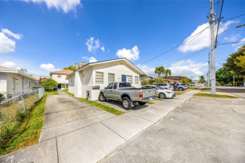 Propiedad comercial en venta en Miami, Florida, 151.9 m2 № 1983748 - foto 14