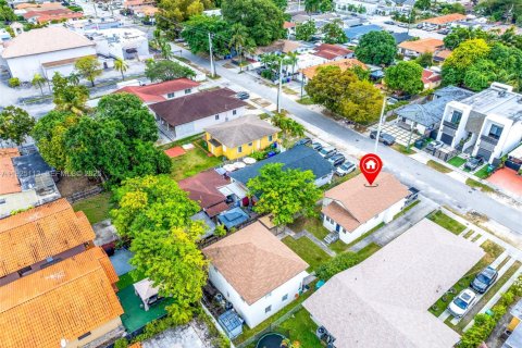 Propiedad comercial en venta en Miami, Florida, 151.9 m2 № 1983748 - foto 9