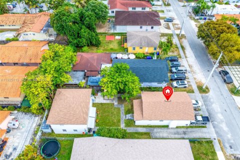 Propiedad comercial en venta en Miami, Florida, 151.9 m2 № 1983748 - foto 8