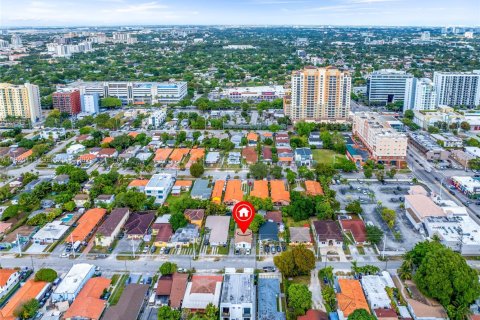 Propiedad comercial en venta en Miami, Florida, 151.9 m2 № 1983748 - foto 20