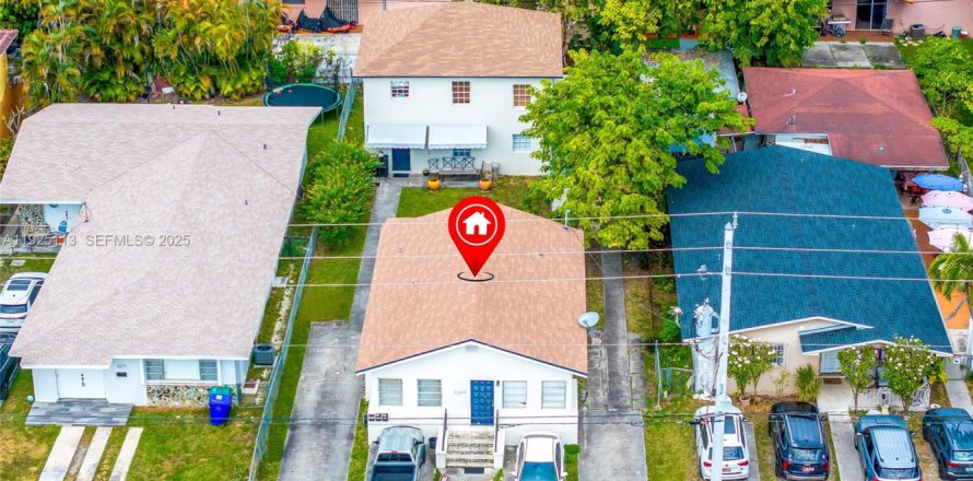 Propiedad comercial en Miami, Florida 151.9 m2 № 1983748