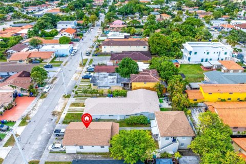 Propiedad comercial en venta en Miami, Florida, 151.9 m2 № 1983748 - foto 11