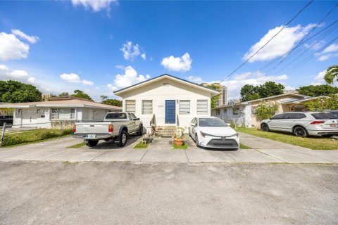 Propiedad comercial en venta en Miami, Florida, 151.9 m2 № 1983748 - foto 13