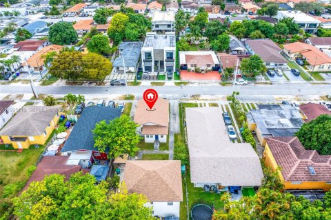 Propiedad comercial en venta en Miami, Florida, 151.9 m2 № 1983748 - foto 10
