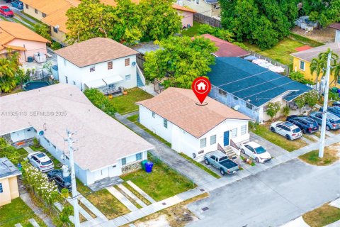 Propiedad comercial en venta en Miami, Florida, 151.9 m2 № 1983748 - foto 6