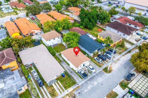 Propiedad comercial en venta en Miami, Florida, 151.9 m2 № 1983748 - foto 7