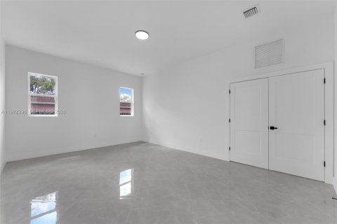 Купить виллу или дом в Майами-Дейд, Флорида 4 спальни, № 2045926 - фото 20