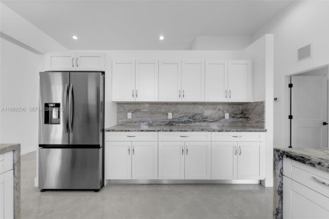 Купить виллу или дом в Майами-Дейд, Флорида 4 спальни, № 2045926 - фото 11