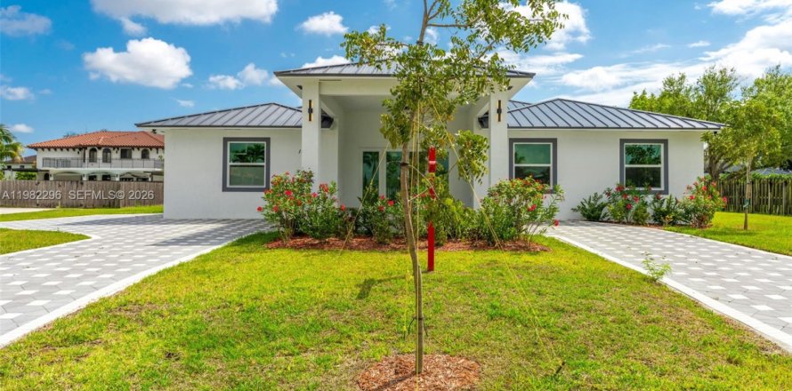 Дом в Майами-Дейд, Флорида 4 спальни № 2045926