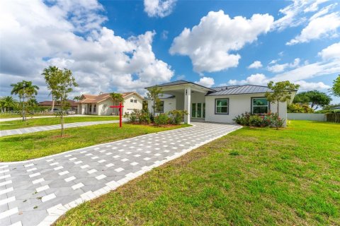 Купить виллу или дом в Майами-Дейд, Флорида 4 спальни, № 2045926 - фото 2