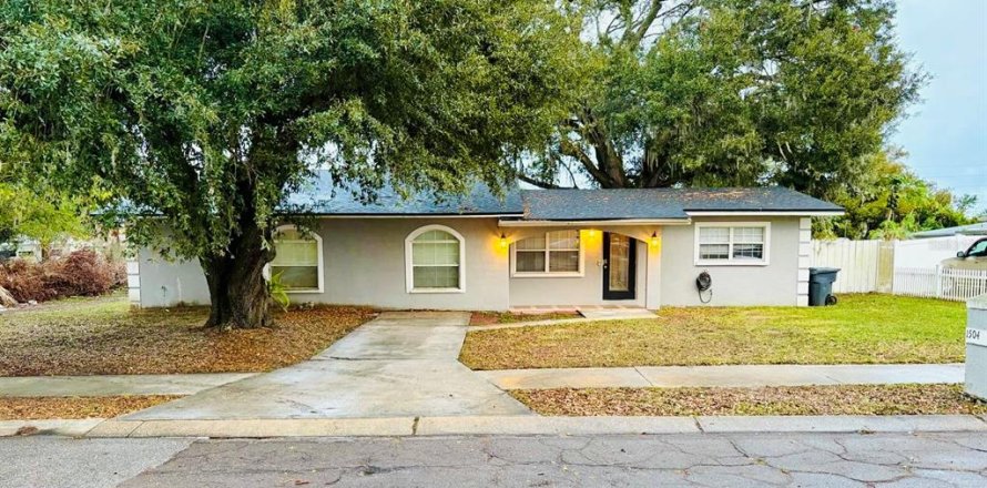 House in Lakeland, Florida 4 bedrooms, 151.8 sq.m. № 1724561