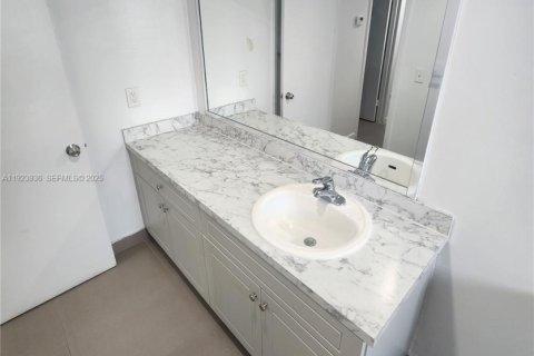 Снять в аренду квартиру в Катлер-Бей, Флорида 1 спальня, 40372.35м2, № 1982337 - фото 15