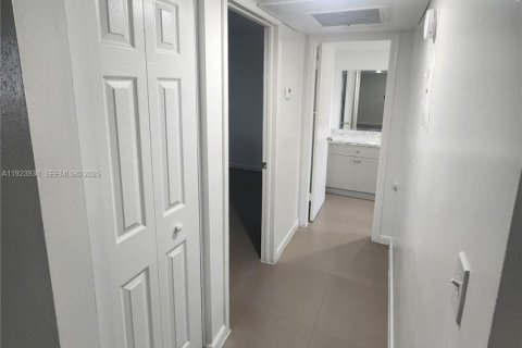 Снять в аренду квартиру в Катлер-Бей, Флорида 1 спальня, 40372.35м2, № 1982337 - фото 8