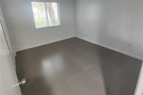 Снять в аренду квартиру в Катлер-Бей, Флорида 1 спальня, 40372.35м2, № 1982337 - фото 10