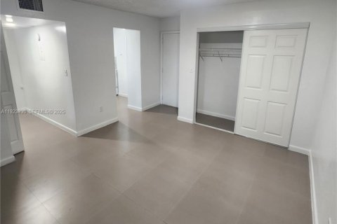 Снять в аренду квартиру в Катлер-Бей, Флорида 1 спальня, 40372.35м2, № 1982337 - фото 6