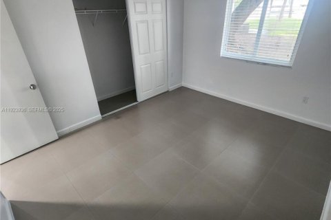 Снять в аренду квартиру в Катлер-Бей, Флорида 1 спальня, 40372.35м2, № 1982337 - фото 12