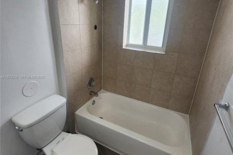 Снять в аренду квартиру в Катлер-Бей, Флорида 1 спальня, 40372.35м2, № 1982337 - фото 14