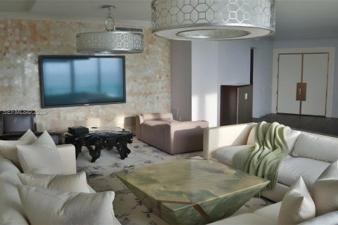 Condominio en venta en Bal Harbour, Florida, 3 dormitorios, 288.46 m2 № 1984574 - foto 3