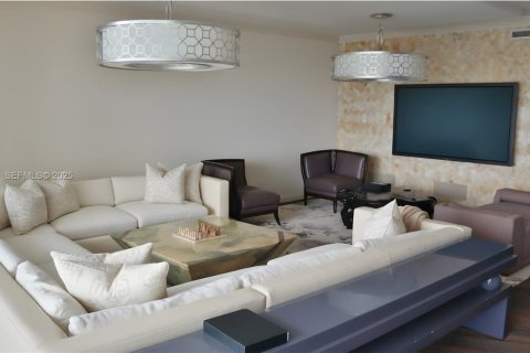 Condominio en venta en Bal Harbour, Florida, 3 dormitorios, 288.46 m2 № 1984574 - foto 2