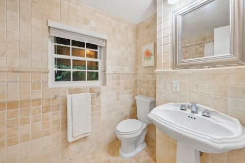 House in Palmetto Bay, Florida 4 bedrooms, 283.26 sq.m. № 1952920 - photo 11