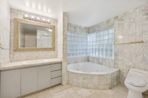 House in Palmetto Bay, Florida 4 bedrooms, 283.26 sq.m. № 1952920 - photo 9