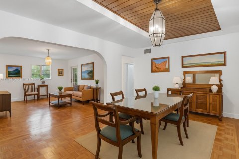 House in Palmetto Bay, Florida 4 bedrooms, 283.26 sq.m. № 1952920 - photo 5