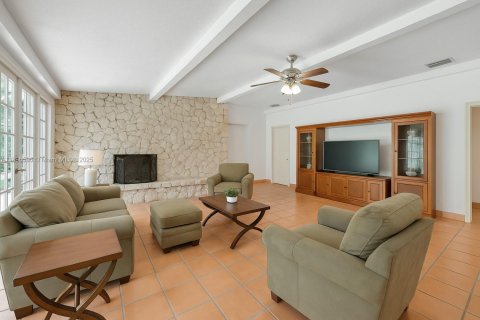 House in Palmetto Bay, Florida 4 bedrooms, 283.26 sq.m. № 1952920 - photo 4