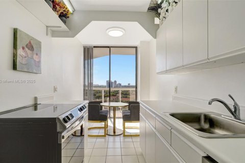 Condo in Aventura, Florida, 2 bedrooms  № 1696011 - photo 19