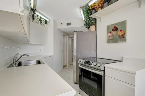 Condo in Aventura, Florida, 2 bedrooms  № 1696011 - photo 22