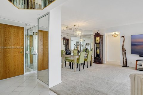Condo in Aventura, Florida, 2 bedrooms  № 1696011 - photo 17