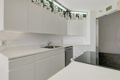Condo in Aventura, Florida, 2 bedrooms  № 1696011 - photo 23