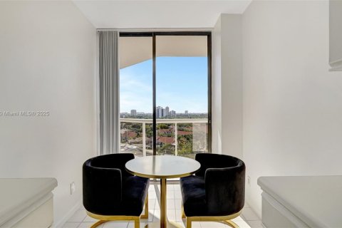 Condo in Aventura, Florida, 2 bedrooms  № 1696011 - photo 24