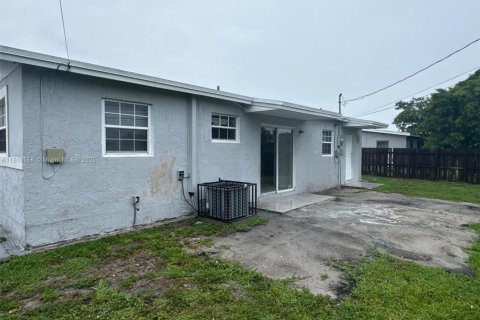 House in Miami Gardens, Florida 3 bedrooms, 95.88 sq.m. № 1770642 - photo 18