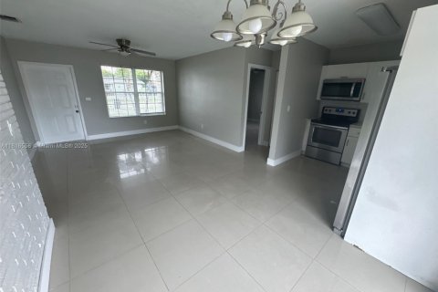 House in Miami Gardens, Florida 3 bedrooms, 95.88 sq.m. № 1770642 - photo 5