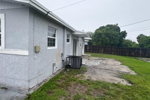 House in Miami Gardens, Florida 3 bedrooms, 95.88 sq.m. № 1770642 - photo 16