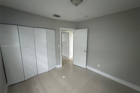 House in Miami Gardens, Florida 3 bedrooms, 95.88 sq.m. № 1770642 - photo 11