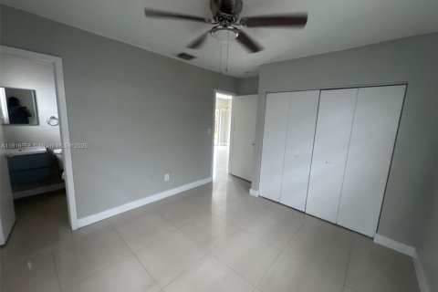 House in Miami Gardens, Florida 3 bedrooms, 95.88 sq.m. № 1770642 - photo 8
