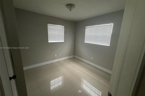 House in Miami Gardens, Florida 3 bedrooms, 95.88 sq.m. № 1770642 - photo 10