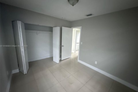 House in Miami Gardens, Florida 3 bedrooms, 95.88 sq.m. № 1770642 - photo 13